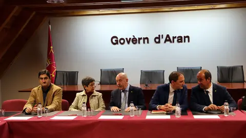 La delegada del govern a Catalunya, Teresa Cunillera, s'ha entrevistat al Conselh Generau d'Aran amb el s&radic;&ne;ndic d'Aran, Carles Barrera, i altres consellers. Imatge del 26 de novembre del 2018. (horitzontal)