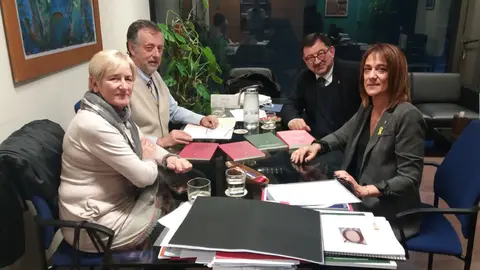 Pla obert on es pot veure un moment de la reuni&radic;&ge; de l'IEA a la seu de la direcci&radic;&ge; general de Pol&radic;&ne;tica Ling&radic;&ordm;&radic;&ne;stica de la Generalitat, el 12 de desembre de 2018. (Horitzontal)