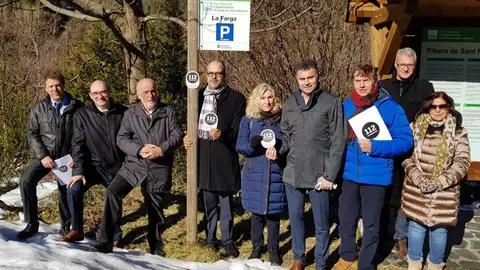 Els pals senyalitzadors disposen d'una matr&iacute;cula que inclou xifres i lletres per tal d'identificar l'indret exacte des del que es truca al 112