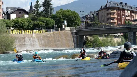 Pla general del nou estadi de pirag&uuml;isme on es celebra el Mundial de Freestyle a Sort. Imatge de l'1 de juliol del 2019. (horitzontal)