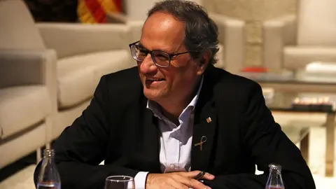 Pla mitj&radic;&dagger; del president de la Generalitat, Quim Torra, somrient el 4 de juliol de 2019 (Horitzontal)