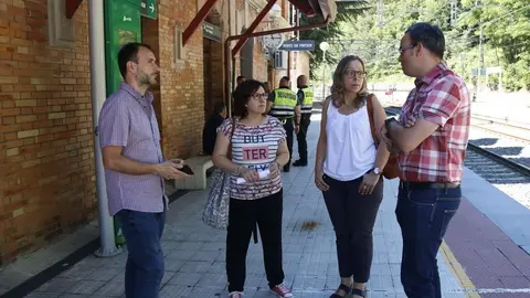 Pla general de representants locals del Ripoll&egrave;s a l'estaci&oacute; de trens de Ribes de Freser el 10 de juliol del 2019. (Horitzontal)
