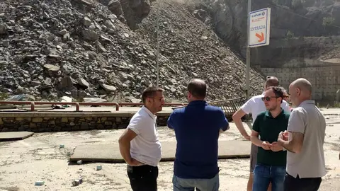 Pla general de les roques despreses de la muntanya a tocar de la CG-1, a l'acc&radic;&copy;s a Andorra des de Catalunya. Imatge del 10 d'agost del 2019 (horitzontal)