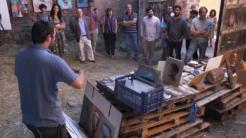 Pla general de la visita institucional a la Fira d'arts SIARTB de Vilamur, encap&ccedil;alada per l'alcalde de Soriguera (Pallars Sobir&agrave;), Josep Ramon Fondevilla, el 16 d'agost de 2019 (Horitzontal).