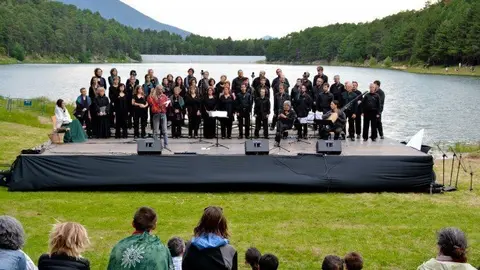 Coral-Cantiga-Llac-dEngolasters-Encamp-flickr-FeMAP-680x453