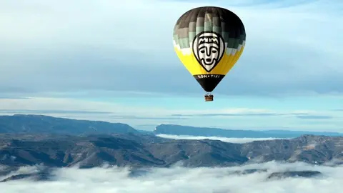Imatge d'un globus sobrevolant la Conca de Tremp, dins l'&radic;&dagger;mbit del Geoparc Or&radic;&ne;gens, el 17 de novembre del 2019. (Horitzontal)