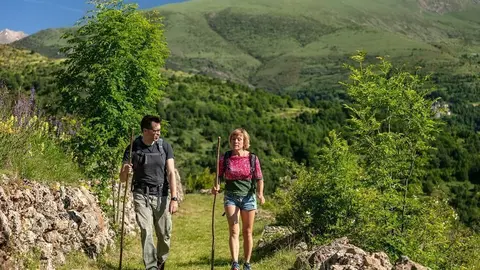 Cam&iacute; vell d'Antist a Castell-esta&oacute;. 
Cam&iacute; tradicional de ferradura. 
Ruta El Cinqu&eacute; Llac. La Vall Fosca. 
La Torre de Cabdella, Pallars Juss&agrave;, Lleida