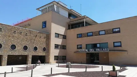 Pla general de l'entrada de l'Hospital Comarcal del Pallars. Imatge facilitada per Casa Solo el 10 de desembre de 2019 (Horitzontal).