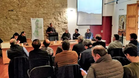 Reuni&radic;&ge; a l'Ajuntament d'&radic;&Auml;ger de representants de diverses administracions, Consells Comarcals, Generalitat, Diputaci&radic;&ge; i d'altres entitats per impulsar la recuperaci&radic;&ge; de la 'Cabanera'. Imatge del 12 de febrer de 2020. (Horitzontal)