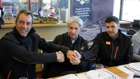Pla mitj&radic;&dagger;, d'esquerra a dreta, del director de Turisme i Muntanya d'FGC, Toni Sanmart&radic;&ne;, el president de la Federaci&radic;&ge; d'Hostaleria de Girona, Antoni Escudero, i director de l'estaci&radic;&ge; de La Molina, Xavier Perpiny&radic;&dagger;, el 18 de febrer de 2020 (Horitzontal).