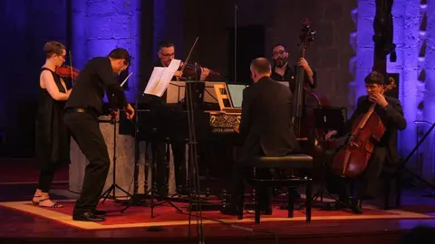 Pla general dels integrants de l'Ensemble Flandriae-Pyrenaei, interpretant una de les peces del concert inaugural del Festival de M&uacute;sica Antiga dels Pirineus a la catedral de Santa Maria de la Seu d'Urgell, el 5 de juliol de 2019 (Horitzontal).