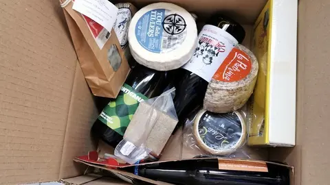 Imatge d'una de les comandes de productes del Parc Natural que s'enviaran el 14 d'abril del 2020. (horitzontal)