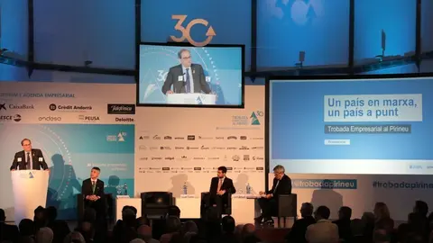 Pla general de la inauguraci&oacute; de la 30a Trobada Empresarial al Pirineu durant la intervenci&oacute; del president de la Generalitat, Quim Torra, a la Sala Sant Dom&egrave;nec de la Seu d'Urgell. Imatge del 7 de juny de 2019 (Horitzontal).