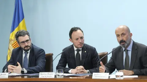 Pla mitj&agrave; del ministre portaveu del govern d'Andorra, Eric Jover, el cap de govern, Xavier Espot, i el ministre de Salut, Joan Mart&iacute;nez Benazet. imatge facilitada pel govern d'Andorra l'11 de mar&ccedil; de 2020 (Horitzontal).
