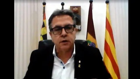 Pla mitj&agrave; del president de la Diputaci&oacute; de Lleida, Joan Talarn, durant el primer telem&agrave;tic de la instituci&oacute;, celebrat el 24 d'abril del 2020. (Horitzontal)