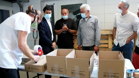 El conseller de Territori, Dami&agrave; Calvet, ha visitat la formatgeria El Tros de Sort des d'on s'han enviat els paquets del projecte "Del Parc al plat". Imatge del 15 de juny del 2020. (horitzontal)