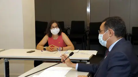 La gerent dels Serveis Territorials de Salut a Lleida, Divina Farreny, i el delegat del Govern a Lleida, Ramon Farr&eacute;, en la comissi&oacute; territorial de seguiment del coronavirus al Segri&agrave;. Imatge del 6 de juliol de 2020. (Horitzontal)