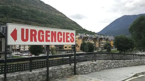 Pla obert de la zona d'acc&eacute;s a Urg&egrave;ncies de l'Hospital Val d'Aran de Vielha, en una imatge d'arxiu. (Horitzontal)