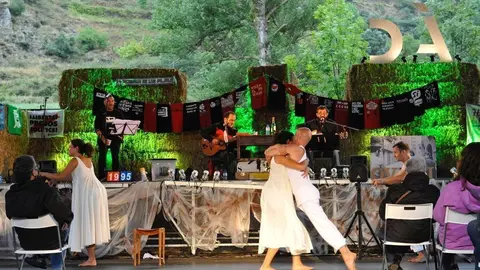 Dans&agrave;neu Ovidi4