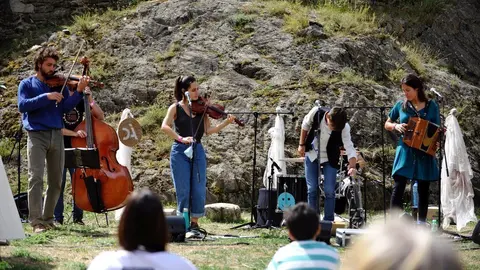 Pla obert de l'espectacle de l'Orquestrina Trama al Dans&agrave;neu, el 30 d'agost de 2020. (Horitzontal)