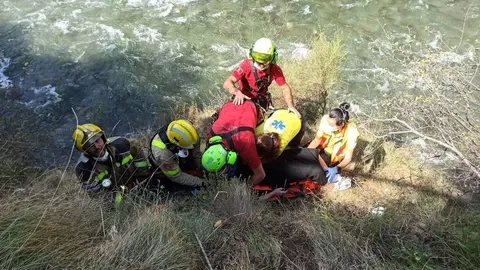Bombers rescat dona a Rialp