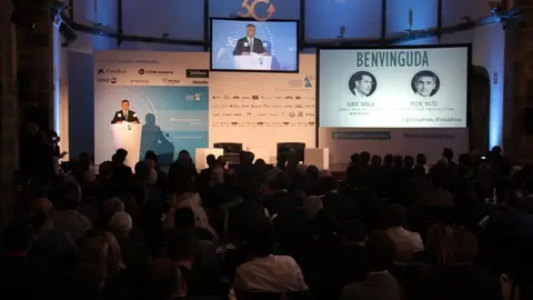Pla general de la sessi&oacute; de benvinguda de la 30a Trobada Empresarial del Pirineu, que es duu a terme a la Sala Sant Dom&egrave;nec de la Seu d'Urgell. Imatge del 6 de juny de 2019 (Horitzontal).