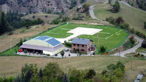 Pla general de l'heliport de T&iacute;rvia, al Pallars Sobir&agrave;. (horitzontal)