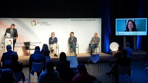 Pla general durant una de les pon&egrave;ncies que s'han fet a les VII Jornades per a l'excel&middot;l&egrave;ncia a Esterri d'&Agrave;neu, el 3 d'octubre de 2020. (Horitzontal)