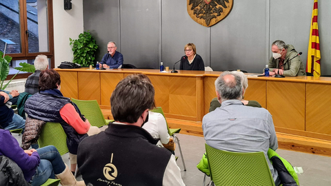 Dues dones de Montse Sanjuan tris