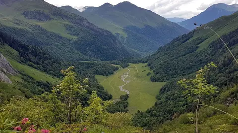 Panor&agrave;mica de la Val dera Artiga de Lin, a la Val d'Aran. (horitzontal)