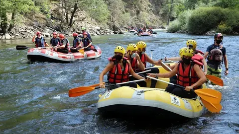 Pla general de barques de r&agrave;fting al riu Noguera Pallaresa el 31 de juliol del 2020. (horitzontal)