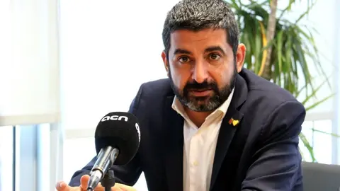 Pla mitj&agrave; del conseller de Treball, Afers Socials i Fam&iacute;lies, Chakir el Homrani. Imatge del 7 de setembre de 2020. (Horitzontal)