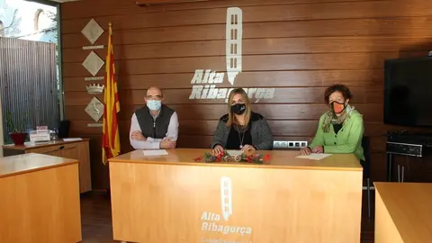 Pla obert dels alcaldes dels tres municipis de l'Alta Ribagor&ccedil;a: Maria Jos&eacute; Erta, Jos&eacute; Antonio Troguet i S&ograve;nia Bruguera. Imatge del 18 de desembre de 2020 (Horitzontal).