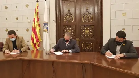 signatura acord pressupost amb Comprom&iacute;s per la Seu-&Ograve;scar Ordeig