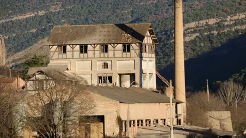 Pla general de la cimentera de Pobla de Segur, al Pallars Juss&agrave;, imatge de l'11 de gener del 2021. (horitzontal)