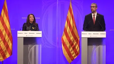La portaveu del Govern, Meritxell Bud&oacute;, i el conseller d'Exteriors, Bernat Sol&eacute;, en roda de premsa, el 19 de gener de 2021. (Horitzontal)