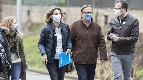 Pla general de la candidata del PDeCAT a les eleccions, &Agrave;ngels Chac&oacute;n, amb Marc Solsona i Josep Maria Vila d'Abadal en un acte del partit a Bassella (Alt Urgell). Imatge del 30 de gener de 2021. (Horitzontal)