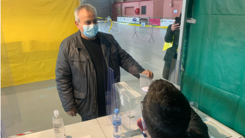 Antoni Flores votant