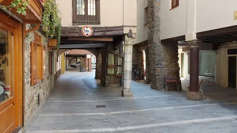 Carrer dels Canonges la Seu 1