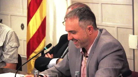 Pla mitj&agrave; del nou alcalde de la Seu d'Urgell, Jordi F&agrave;brega, durant la seva intervenci&oacute; al ple de constituci&oacute; de l'ajuntament. Imatge del 15 de juny de 2019 (Horitzontal).