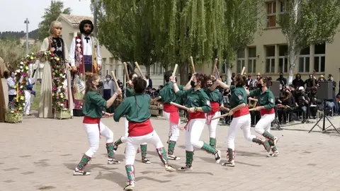 Els bastoners de Sallent durant l'homenatge a Jordi F&agrave;bregas, el 25 d'abril de 2021 (horitzontal)