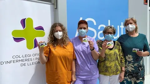 Pla americ&agrave; de diverses infermeres de l&rsquo;ABS Alt Urgell Sud mostrant la seva acreditaci&oacute; per emetre plans de mediaci&oacute;. Imatge del 31 de maig de 2021 (Horitzontal).