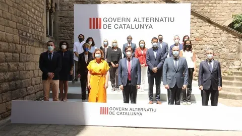 Foto de fam&iacute;lia del 'govern a l'ombra' liderat pel cap de l'oposici&oacute;, Salvador Illa, aquest diumenge 6 de juny de 2021. (Horitzontal)