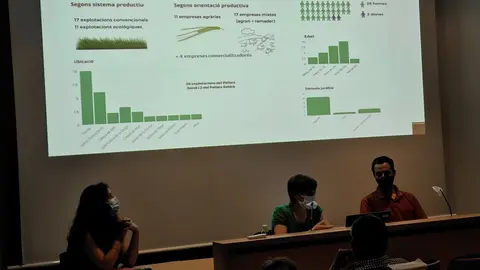 Pla de detall de la presentaci&oacute; de l'estudi sobre cultius ecol&ograve;gics al Pallars Juss&agrave; el 7 de juny del 2021. (Horitzontal)