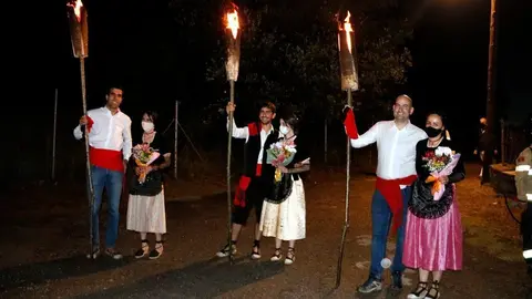 Pla general dels tres fallaires amb les seves pubilles un cop finalitzat el descens i ja a la Pobla de Segur el 17 de juny del 2021. (Horitzontal)