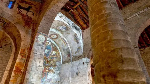 Imatge digitalitzada de l'interior de l'esgl&eacute;sia de Sant Climent de Ta&uuml;ll. (Horitzontal)