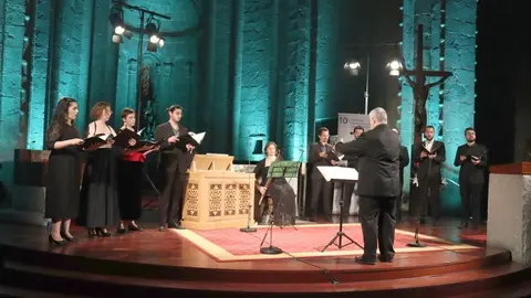 Pla general del grup Ensemble Brudieu durant el concert 'Officium Defunctorum Urgellensis' que ha inaugurat la 10a edici&oacute; del Festival de M&uacute;sica Antiga dels Pirineus (FeMAP) a la catedral de la Seu d'Urgell. Imatge del 2 de juliol de 2021. (Horitzontal)