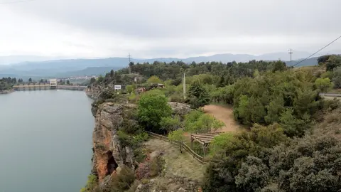 Pla general de l'indret on es realitzaran els concerts del Talarn Music Experience, a tocar del pant&agrave; de Sant Antoni a Talarn. Imatge del 19 d'abril del 2021. (horitzontal)