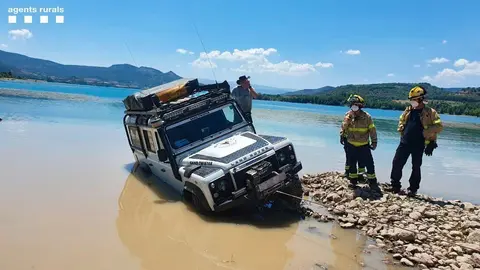 Vehicle atrapat pant&agrave; Sant Antoni