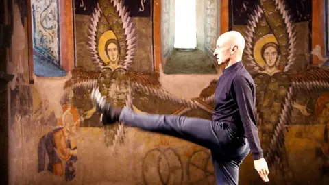 Pla mig del ballar&iacute; Cesc Gelabert a l'acte inaugural del Dans&agrave;neu el 25 de juliol del 2021. (Horitzontal)